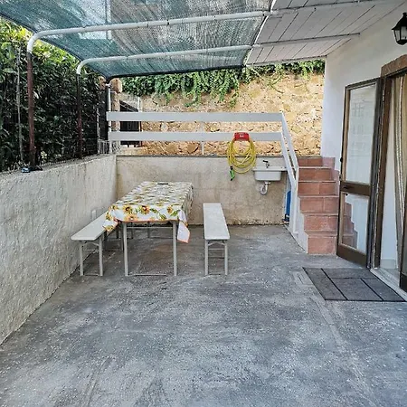 Casetta Con Giardino *